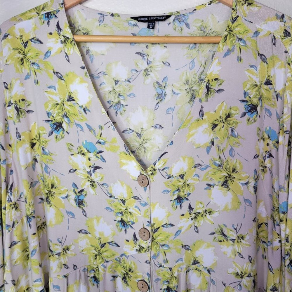 UNIQUE SPECTRUM Boho Floral V-neck Blouse Size 3X - Picture 3 of 6
